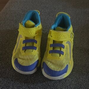 Boys Nike Giannis Shoes